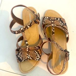 New without tags Lands’ End sandals